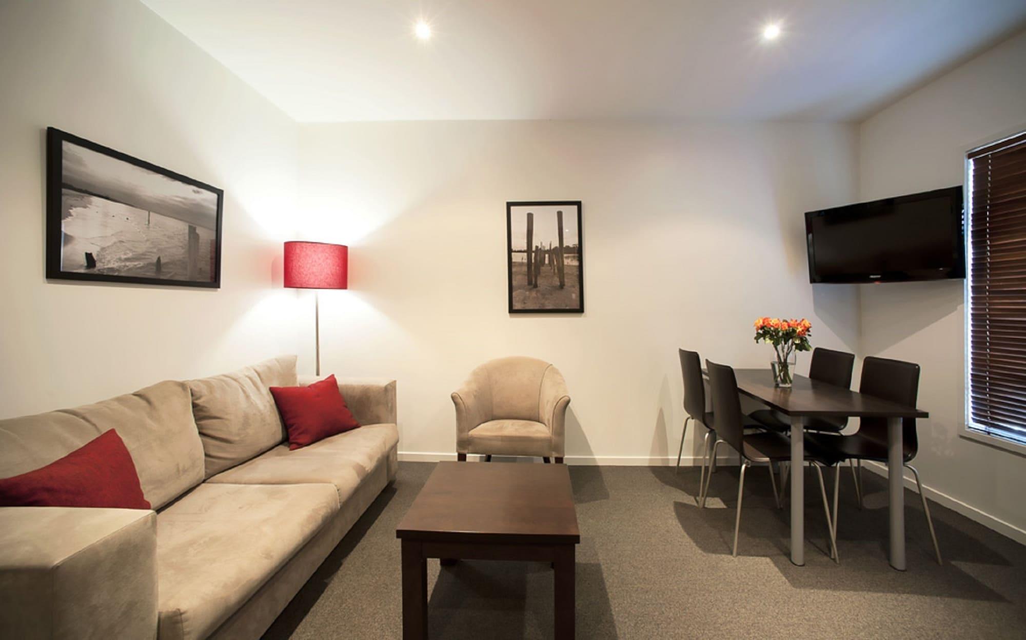 The Waves Apartments Cowes Esterno foto
