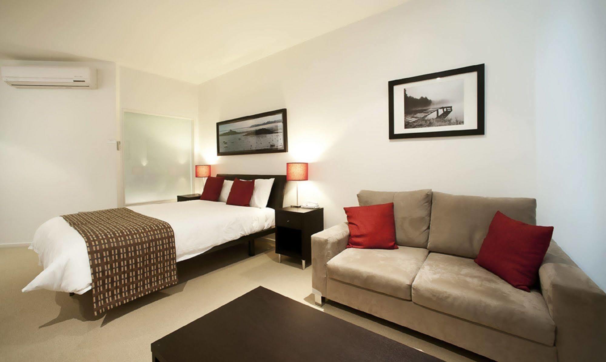 The Waves Apartments Cowes Esterno foto