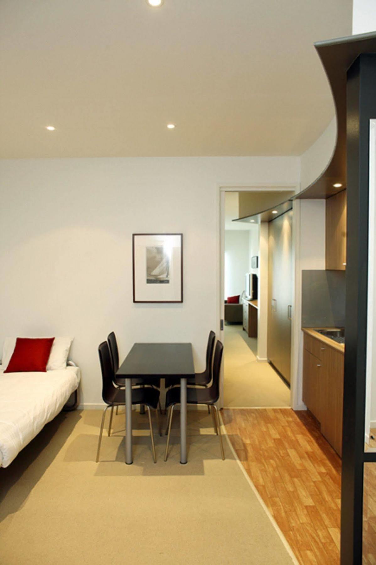 The Waves Apartments Cowes Esterno foto